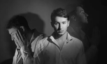 personne triste; isolement; angoisse; harcèlement moral; équipe; souffrance; victime; mis en cause; reconstruction; justice restaurative